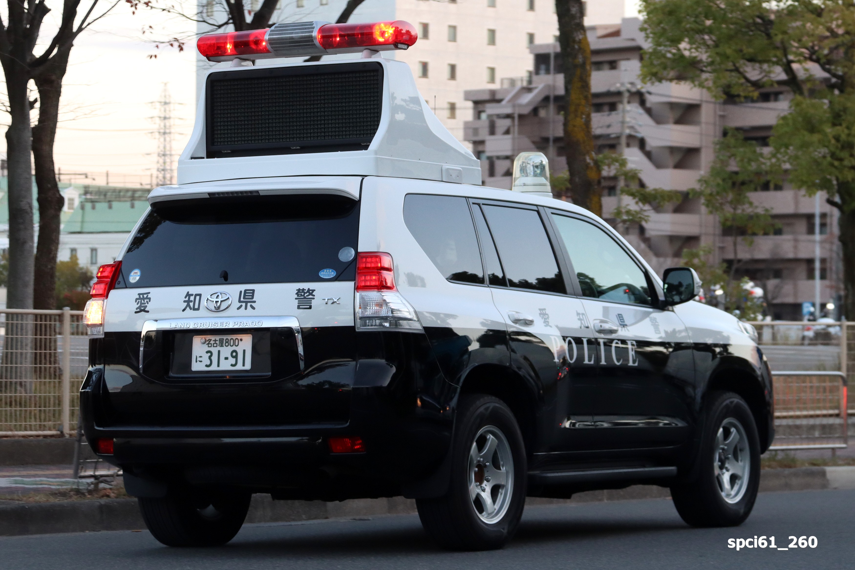 レイズトヨタランドクルーザー(UZJ100)警視庁高速道路交通警察隊