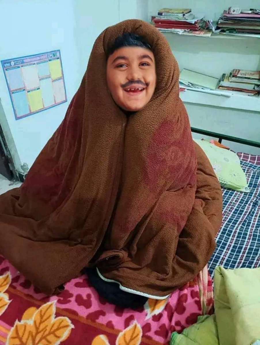 manvik_'s tweet image. ખરેખર આ ઠંડી માં હીટર હોવું જ જોઈએ,

પ્લગમાં  નાખી ને નિરાતે સૂઈ તો જવાય...!!!