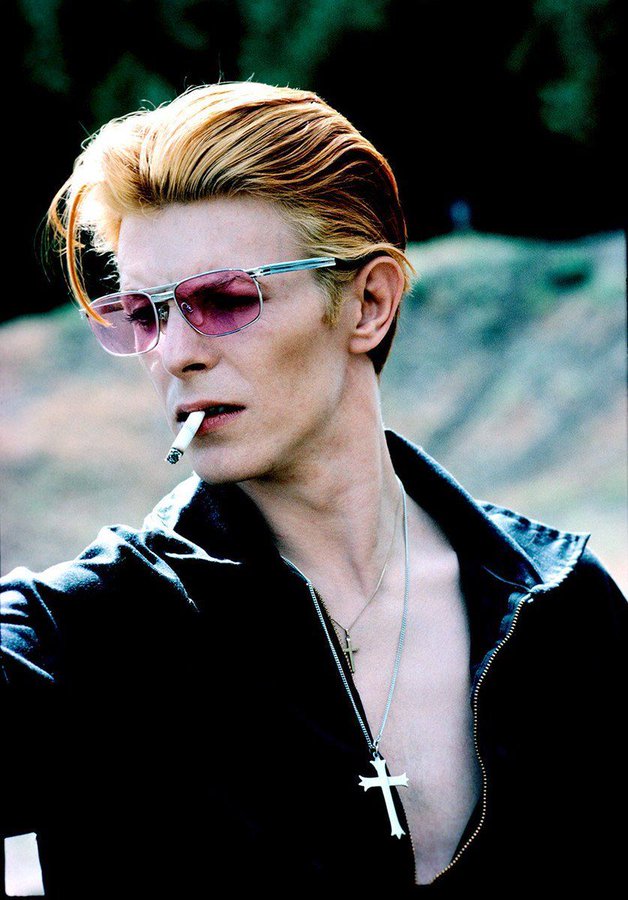 crockpics's tweet photo. David Bowie in New Mexico on the set of The Man Who Fell to Earth, 1975. Photo by Steve Schapiro. https://t.co/hD92i92wq8