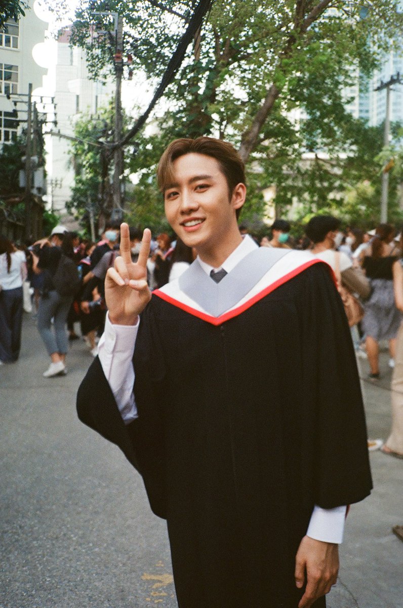 schwn_'s tweet photo. ✨🖤

#MSIWAT
#SiwatGraduation
-pls do not re-post- https://t.co/NQUDj8iJml