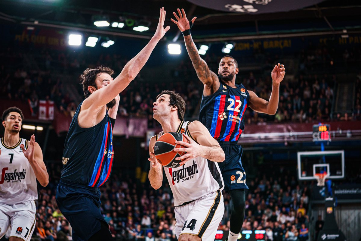 VirtusBo's tweet photo. A sequence of 🧙🏼‍♂️ @EuroLeague https://t.co/Qk90o7Bl8i