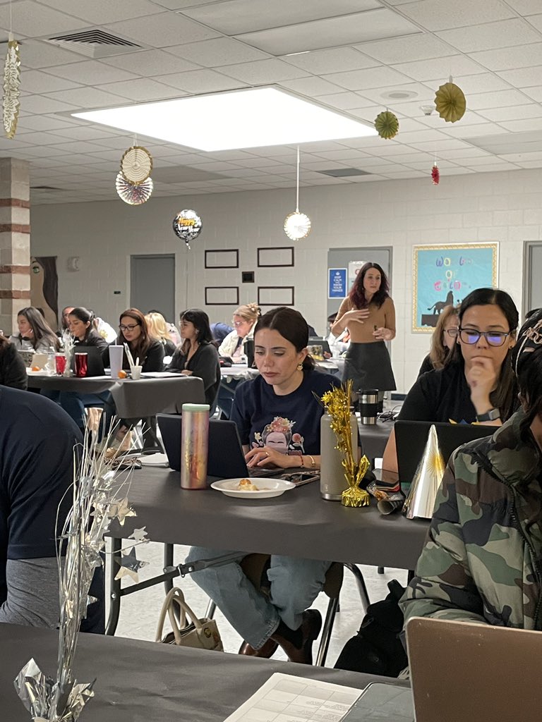 MDominguez_SISD's tweet photo. We appreciate you @AngelaKayReid1 more than you know! 💕💕Thank you for providing professional development on SEL to our SISD teachers and staff. @ed_rethink #TeamSISD #SISDCounselors #SEL @TMackeben_CI https://t.co/fv2zD3sBhz