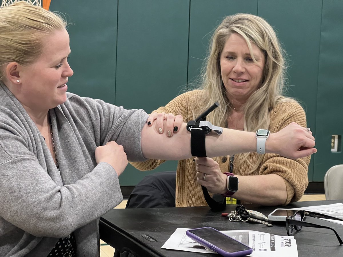 Springs School Stop the Bleed training for teachers. Thank you Stonybrook Hospital and East Hampton Police Dept. for providing this training.