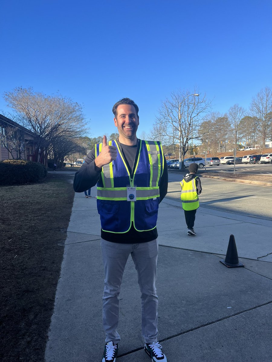 ErinKelleyMay's tweet image. One of our dad’s, Mr. Hamers, came to be our first volunteer in our First Mate program! If you want your student's dad/grandpa/uncle/father figure to be a First Mate, sign up here: signupgenius.com/go/10c0e44aaac… #volunteerprogram #OCEStrongerTogether