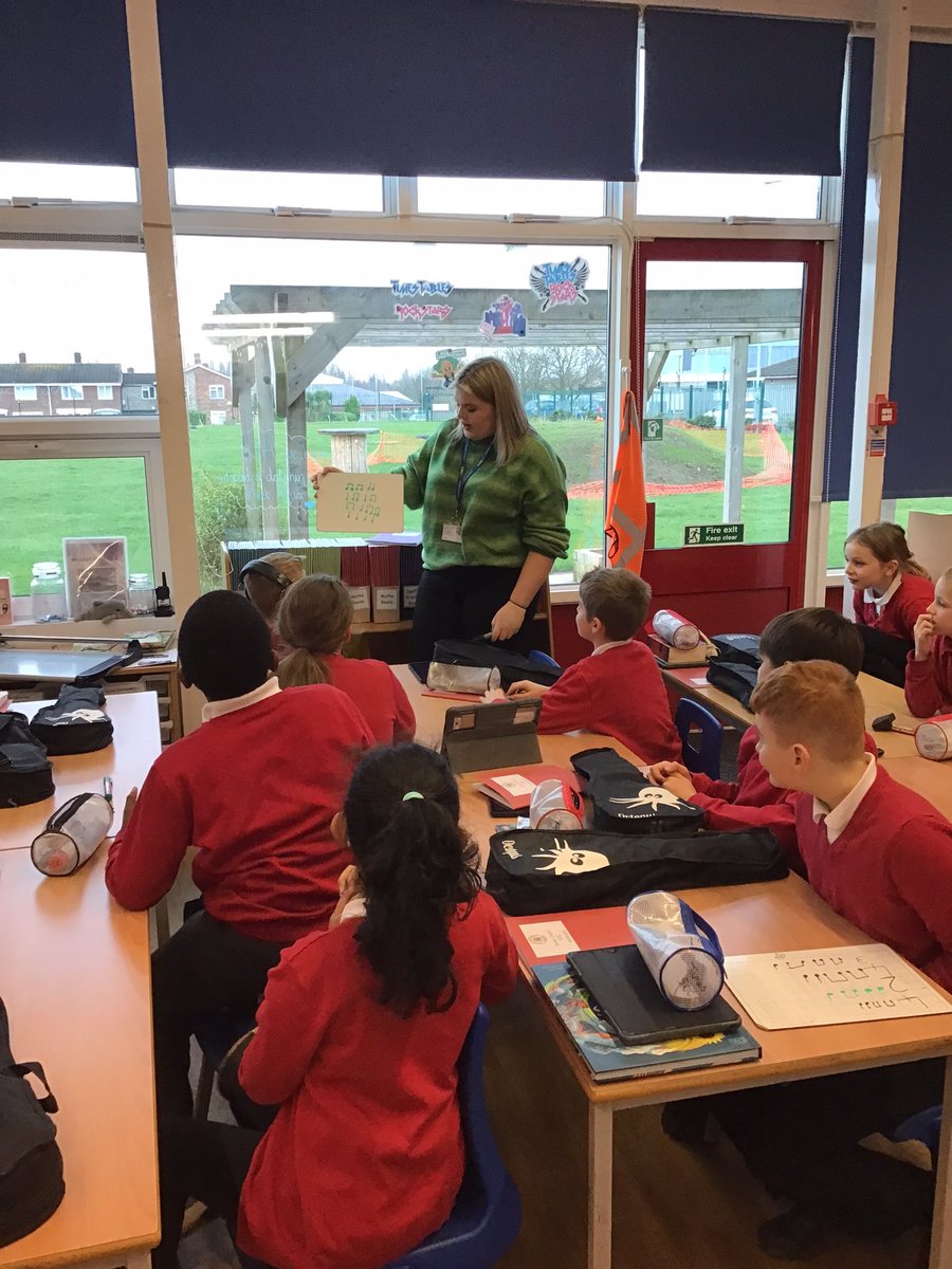 HGPAMissCook's tweet photo. We loved our ukulele lesson today!❤️ 🎶 #harrowgateacademy #harrowgatemusic https://t.co/KPKNoOCeux