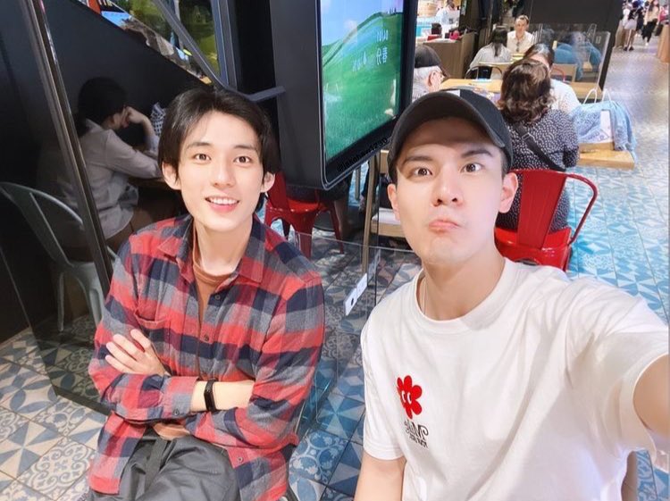 xiangxigu's tweet photo. they changed the trajectory of this pandemic, look how far we've become 😭 https://t.co/sUCiaMB1aW