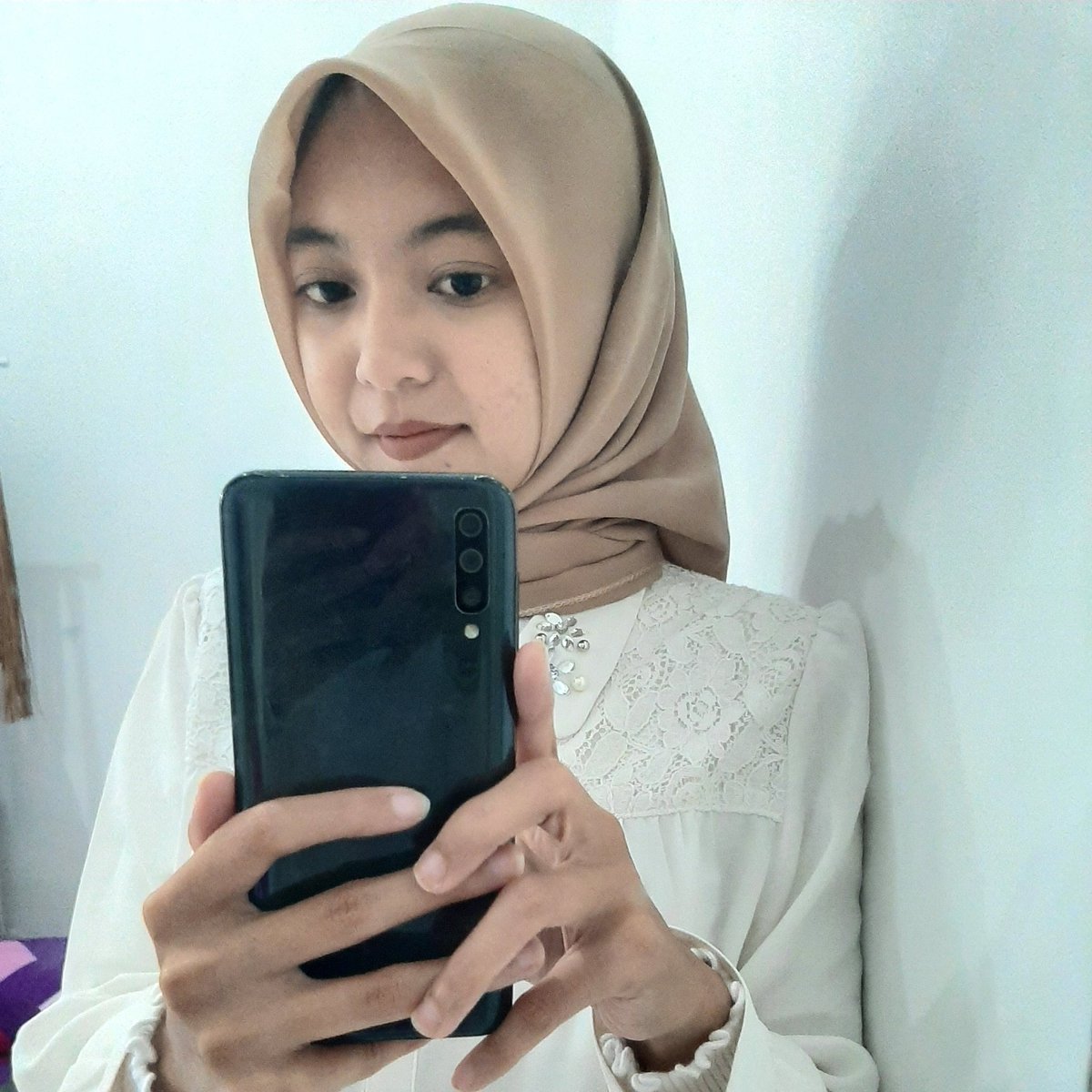 segernyaaleale's tweet photo. maaf numpang wajah bentar yaa hehehe #FotoProfilBaru https://t.co/8SdMuKHVy3