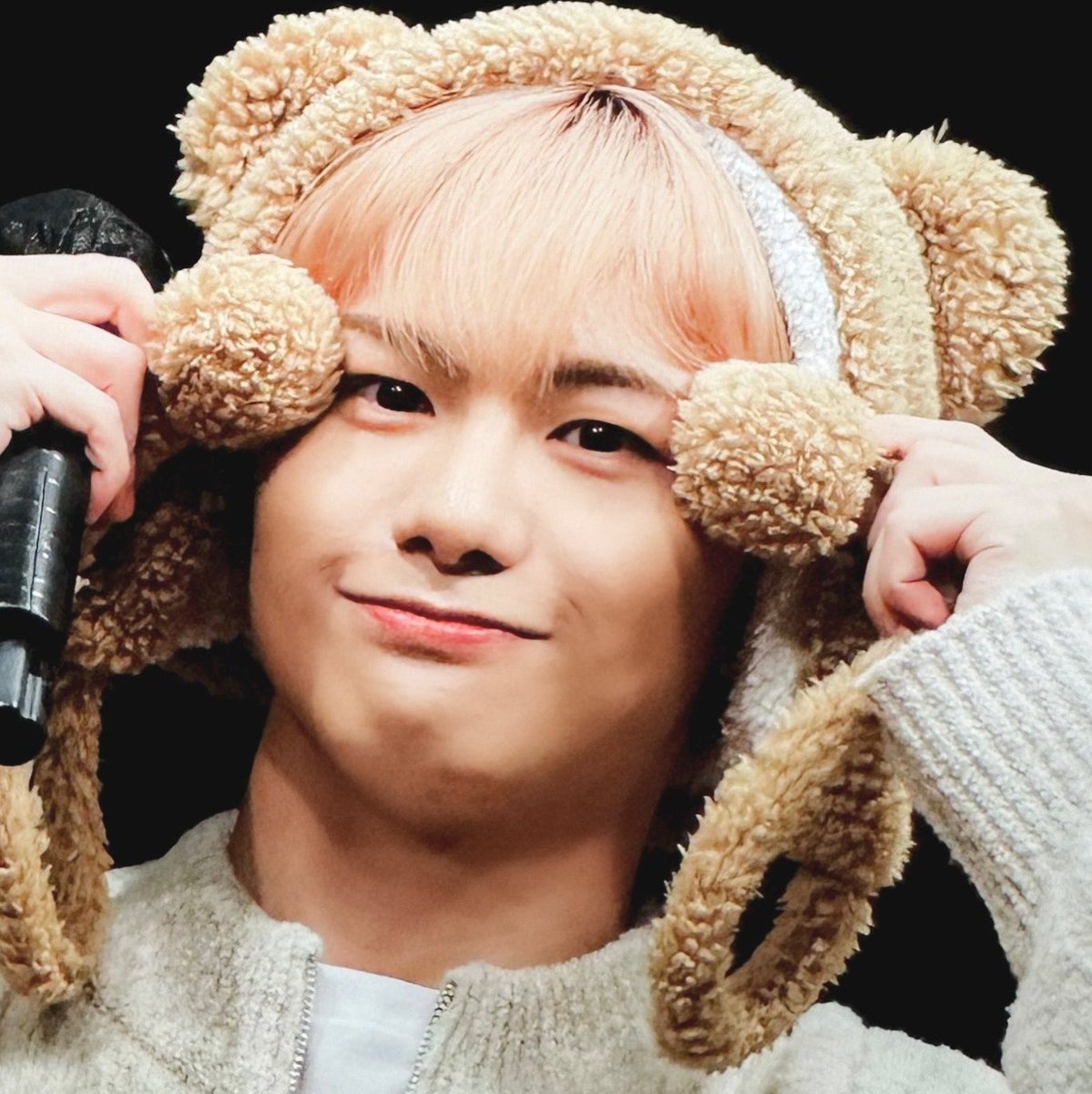 otterlysik's tweet photo. hello friends #NewProfilePic https://t.co/EmIEvRQ9av