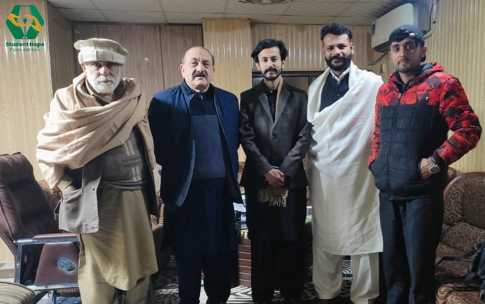 SHFOfficialPK's tweet photo. A meeting of President Student Hope Foundation Mr. Usama Sharif , Senior Vice President Mr. Arslan Ali, Secretary Verification Mr. Sikandar Khan Khalil with admirable Colonel(R) Khalid Mehmood Khan and Colonel Raja Zafar on 4th January 2023.
#Studenthopefoundation #SHFians #SHF https://t.co/kfjwzG0des
