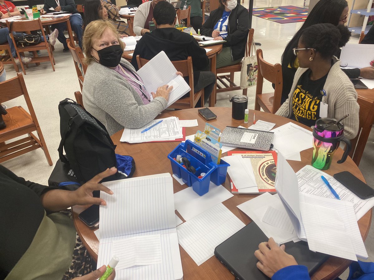 ImCpeterson's tweet photo. AWESOME learning taking place at @Eisenhower_AISD as teachers are learning more about interactive notebooks to enhance student learning! @RANESIAEDWARDS https://t.co/ju4OIxvbpw