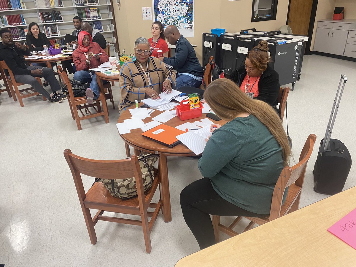 ImCpeterson's tweet photo. AWESOME learning taking place at @Eisenhower_AISD as teachers are learning more about interactive notebooks to enhance student learning! @RANESIAEDWARDS https://t.co/ju4OIxvbpw