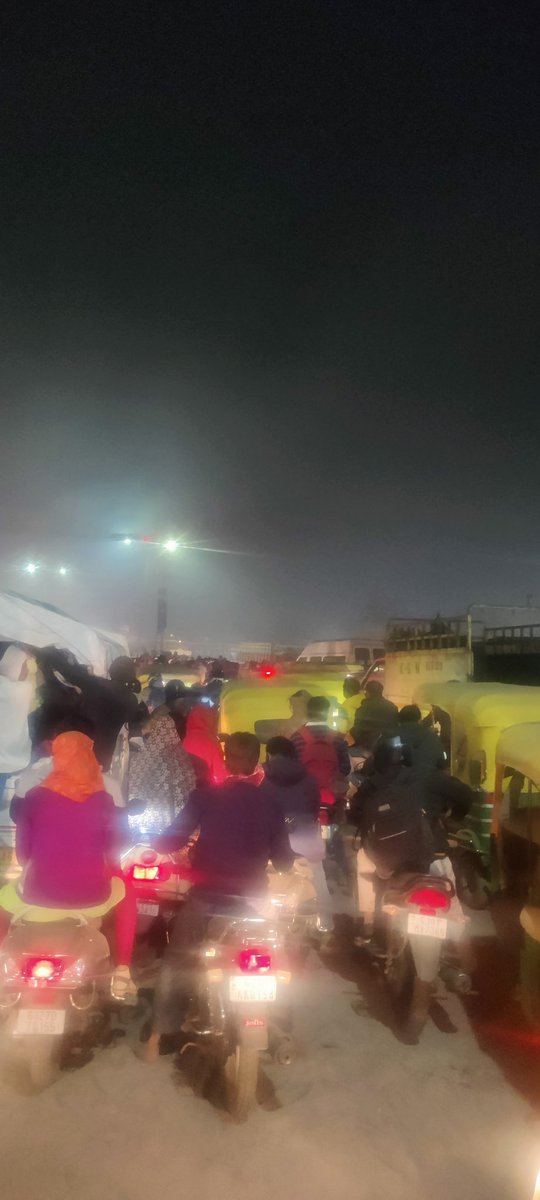 dhruvthedj's tweet photo. @AmdavadAMC @ahmedabadmirror 
Full traffic from last 1 hour at pirana cross road.. https://t.co/YmvJYHgrti