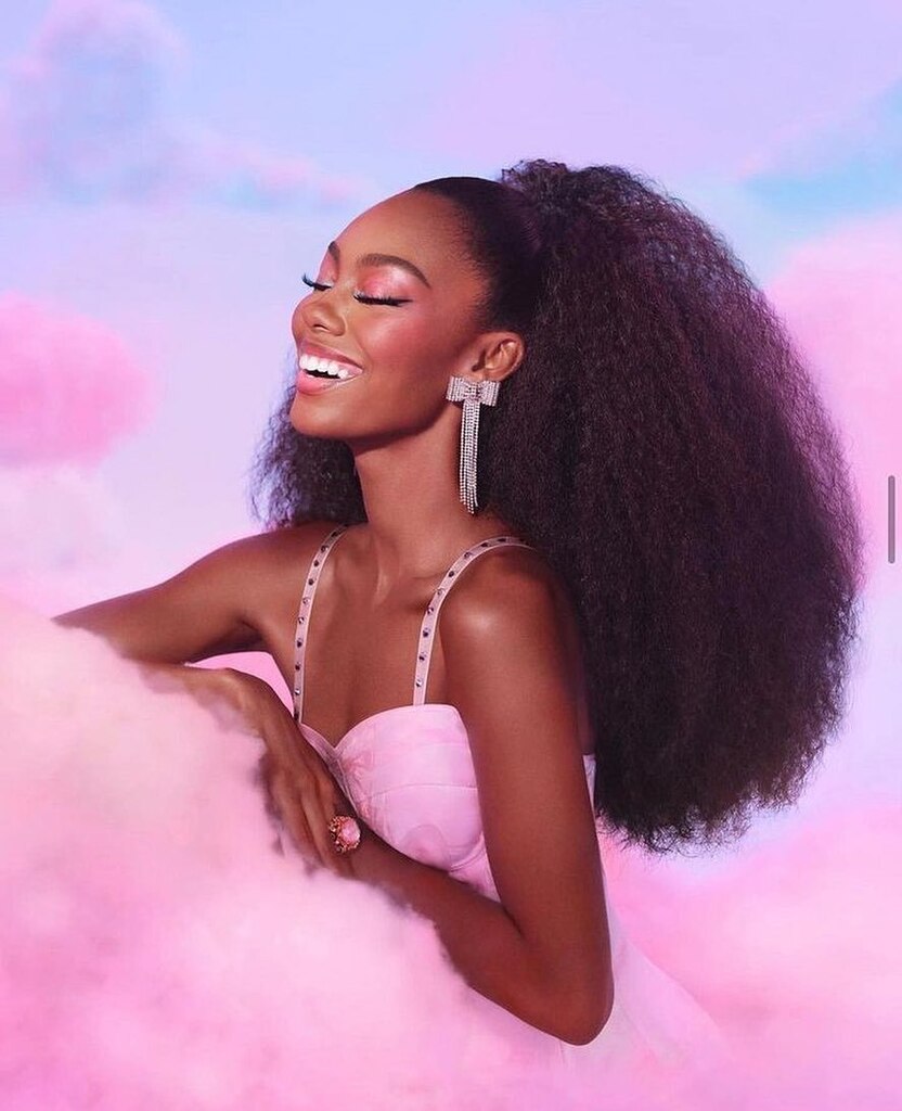 Model and creator @theacaciamcbride is a vision in candy coloured clouds for the @toofaced’s new Pinker Times Ahead campaign

#stylevitae 
#beautyinspiration #toofaced  #tfcrueltyfree #theacaciamcbride  #beautycampaign #blackbeauty #pinkertimesahead #bea… instagr.am/p/CnE8AZCNPAu/