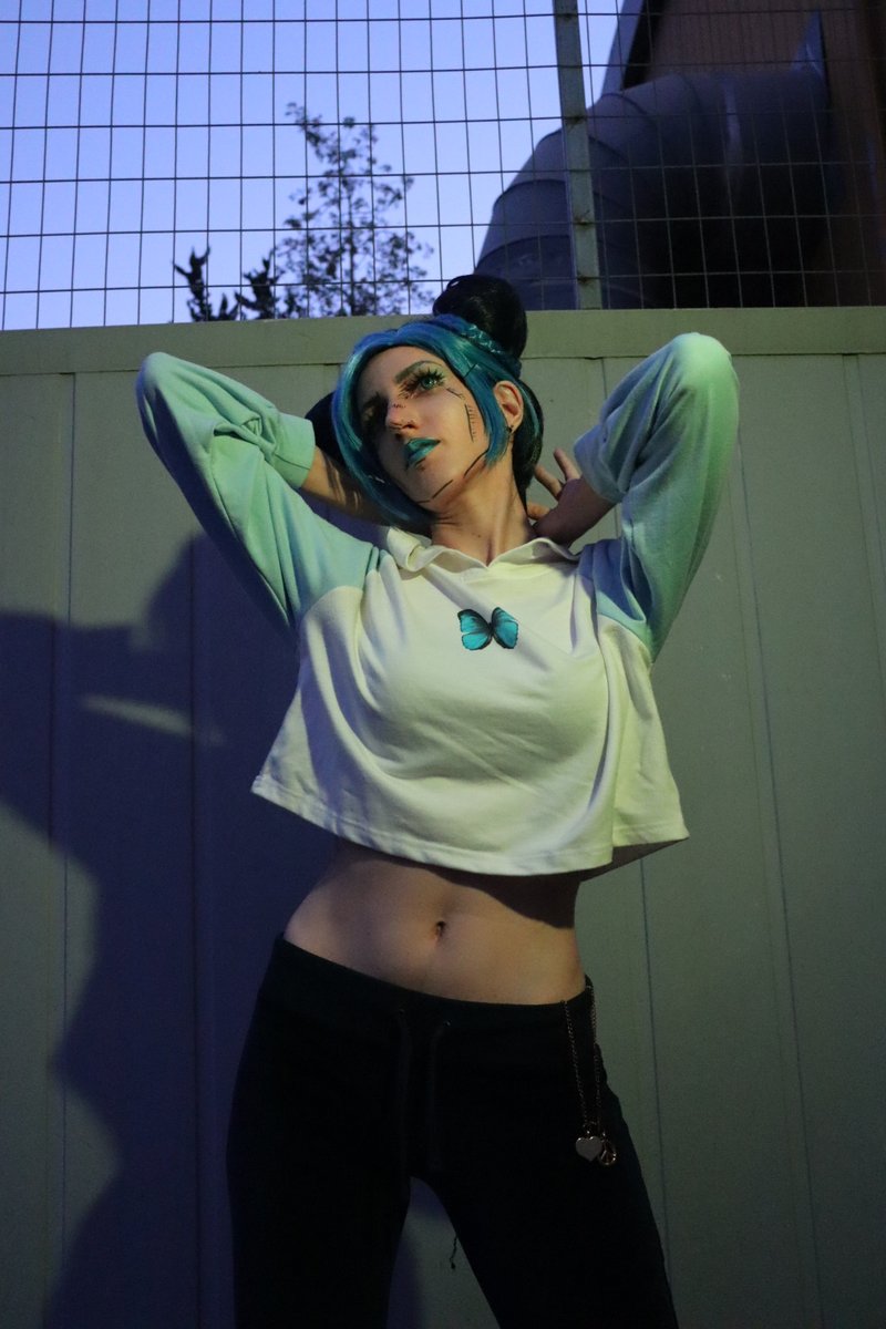 hellncosplay's tweet photo. Getting back on twt to make everything a Jojo reference ♡ #StoneOcean #JolyneCujoh #JoJosBizarreAdventure #cosplay https://t.co/0xIXW2oVj2