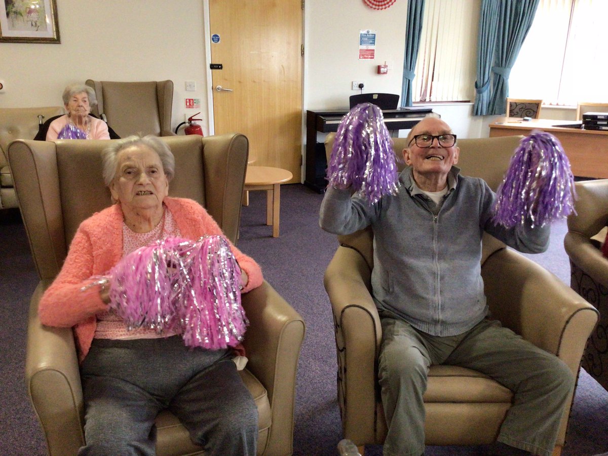 RidingsBanbury's tweet photo. @RidingsBanbury @AnchorLaterLife @anchorzestwell1 #zestzone Having a boogie with the Pom Poms and a sing along for a Thursday morning, staying active ! ๐ค๐๐บ https://t.co/4V0dku7gSC