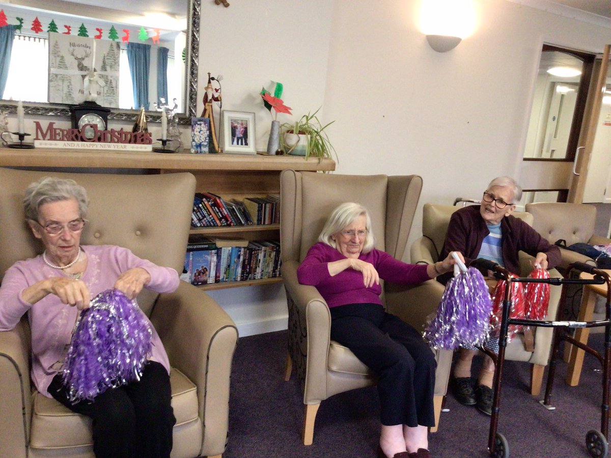 RidingsBanbury's tweet photo. @RidingsBanbury @AnchorLaterLife @anchorzestwell1 #zestzone Having a boogie with the Pom Poms and a sing along for a Thursday morning, staying active ! ๐ค๐๐บ https://t.co/4V0dku7gSC