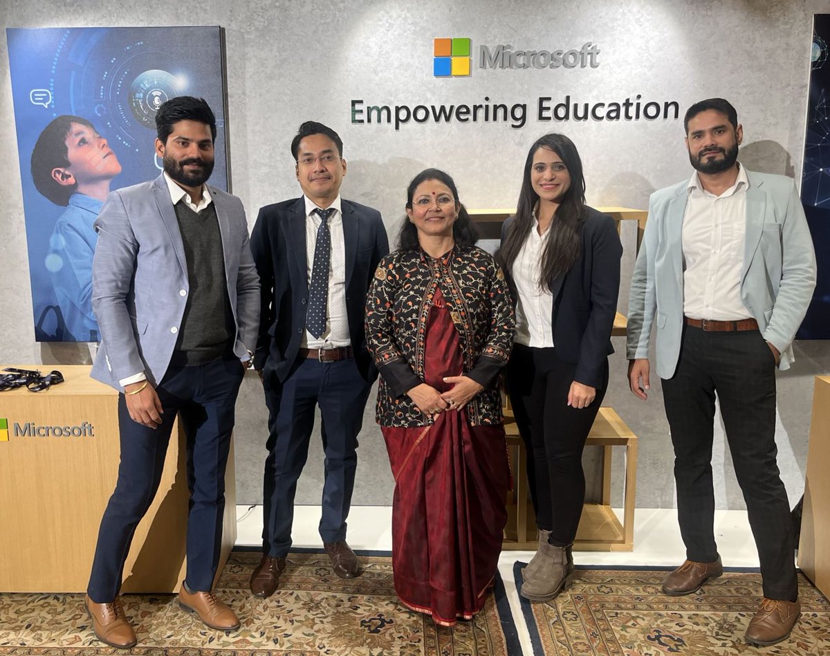 JuanaTech's tweet photo. "When children serve others, they learn to connect to someone else's greater need and to care about other people. They learn empathy, sympathy, kindness, mercy, responsibility and other character-building qualities"
#EmpoweringEducation
#ImagineCupJunior2022 #MicrosoftEDU https://t.co/5KHBOxvf9c