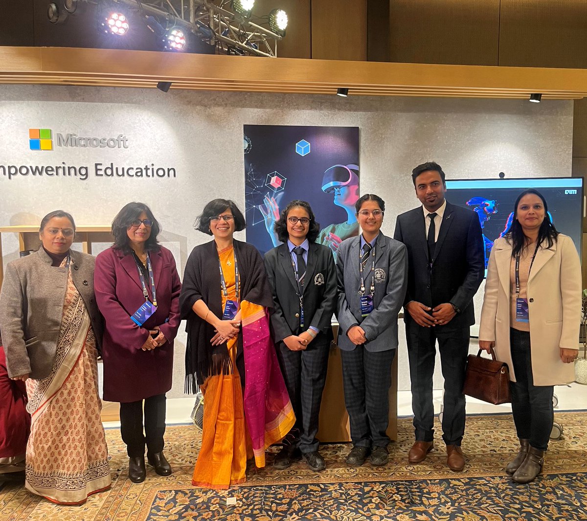 JuanaTech's tweet photo. "When children serve others, they learn to connect to someone else's greater need and to care about other people. They learn empathy, sympathy, kindness, mercy, responsibility and other character-building qualities"
#EmpoweringEducation
#ImagineCupJunior2022 #MicrosoftEDU https://t.co/5KHBOxvf9c
