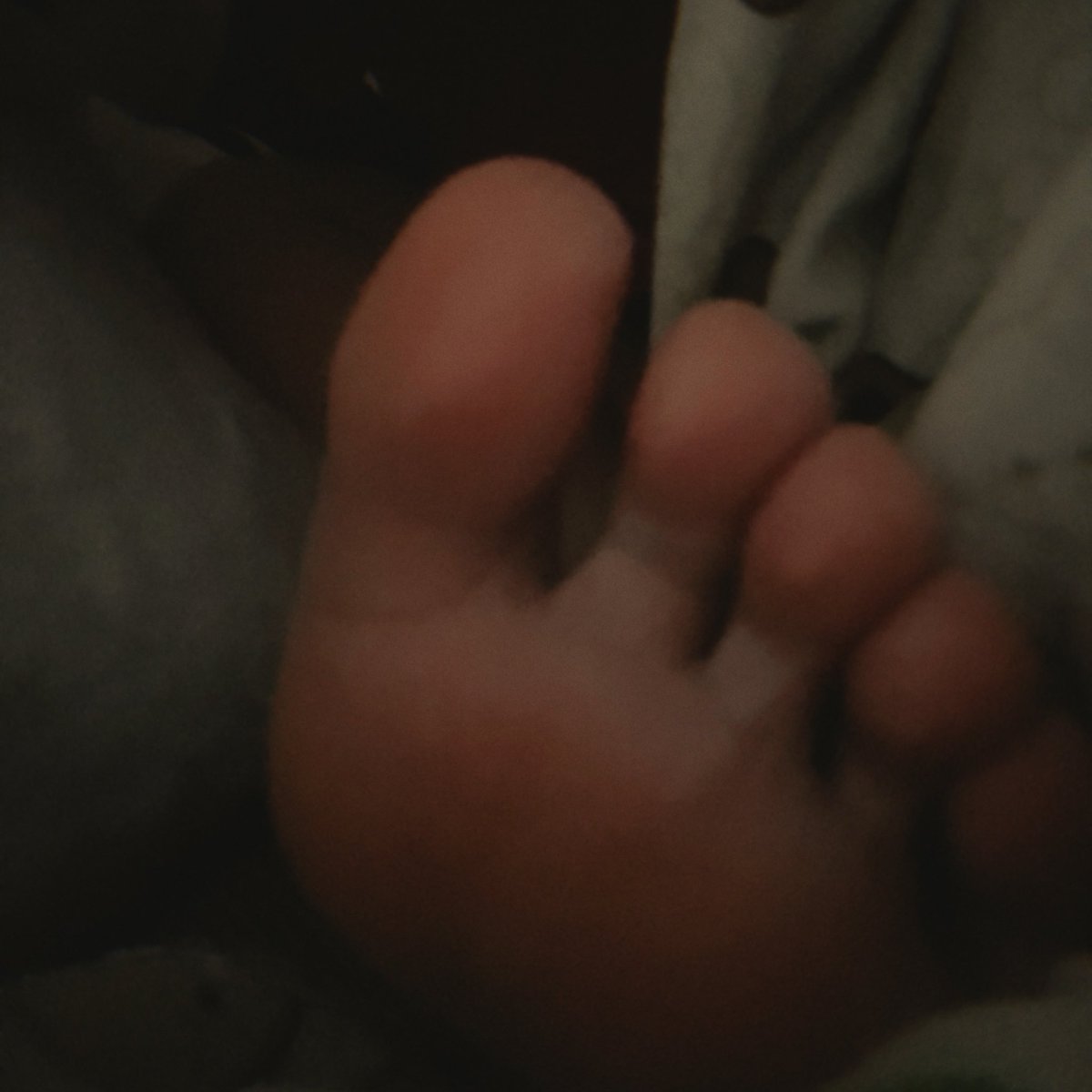 Tapiokachuchu's tweet photo. 贱狗就应该双手把自己的积蓄双手奉上给主人哦 跪着求主人收下自己的钱来满足自己犯贱的欲望
#ATM奴 #无脑贡 #匿名贡 #绿帽奴 #findom #情侣主 #报销 #工资奴 #压榨 #鞋底 #贡畜 #贡猪 #上贡 #绿王八 https://t.co/Cg0pjAOkJs