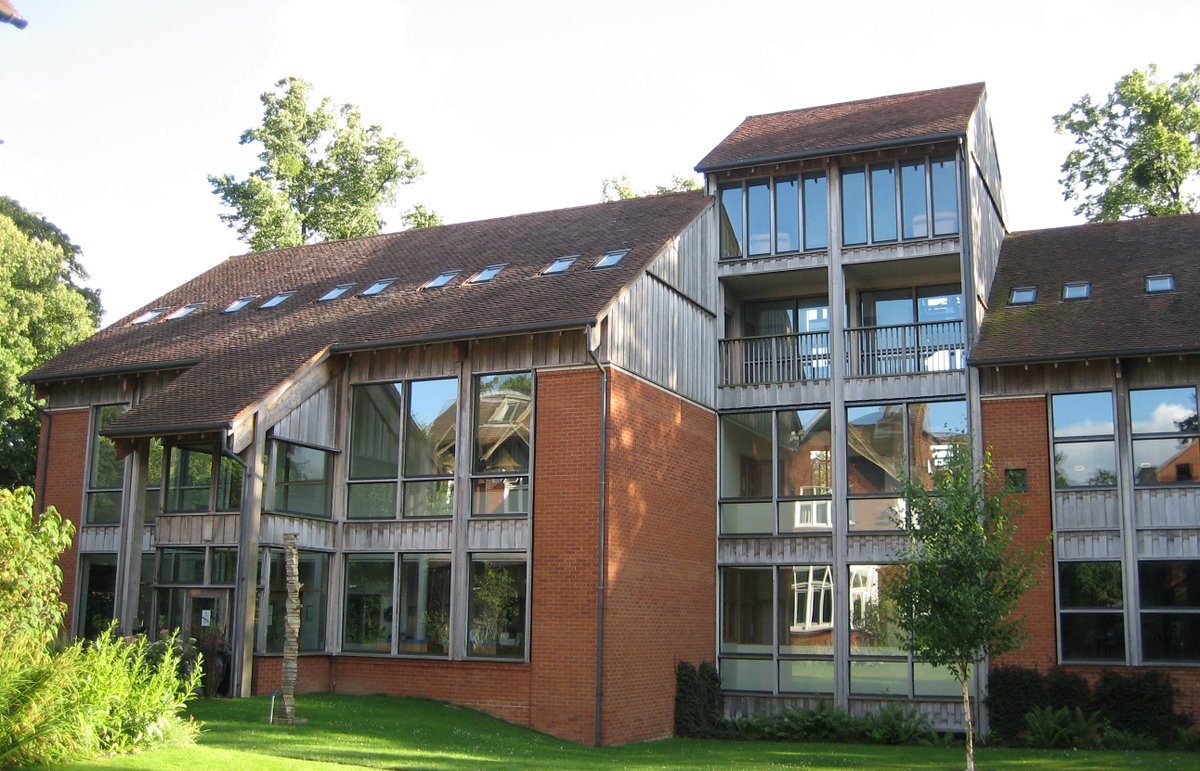Fancy a fresh start this new year? We're looking for an Assistant Librarian to join a small, friendly team in the lovely library <a href="/LucyCavColl/">Lucy Cavendish College</a>. Full details at: lucy.cam.ac.uk/vacancies/assi…  

#LibraryJobs #LibraryTwitter
