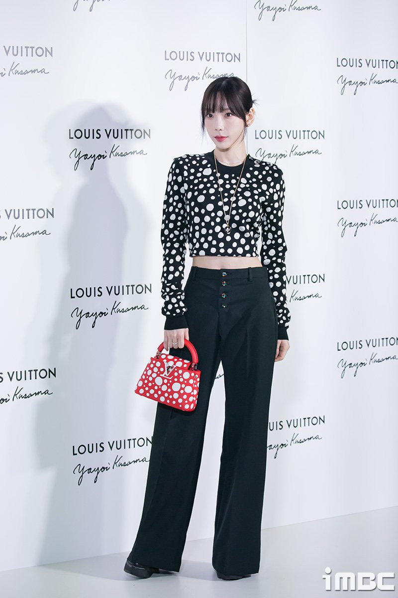 Louis Vuitton Macro Lv Earrings worn by Taeyeon at Louis Vuitton Show on  October 2, 2023