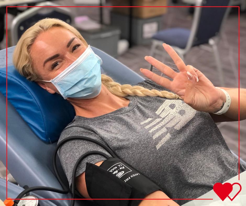 In under ① hour, you could save up to ③lives by giving blood with <a href="/WelshBlood/">Welsh Blood 🏴󠁧󠁢󠁷󠁬󠁳󠁿</a>! ❤❤
📅 Make an appointment today: 🔗 wbs.wales/PembrokeDockTC

📅 Gwnewch apwyntiad heddiw: 🔗 wbs.wales/PembrokeDockTC