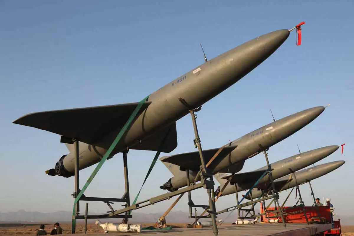 RFI's tweet photo. Le drone iranien Shahed-136 contenait 52 composants. Quarante d'entre eux, du semi-conducteur jusqu'au moteur, ont été fabriqués par treize entreprises américaines différentes.
Comment ces pièces de fabrication américaine se trouvent-elles dans des drones iraniens ? 🇺🇸🇮🇷👇 https://t.co/5dGdjTqn4g