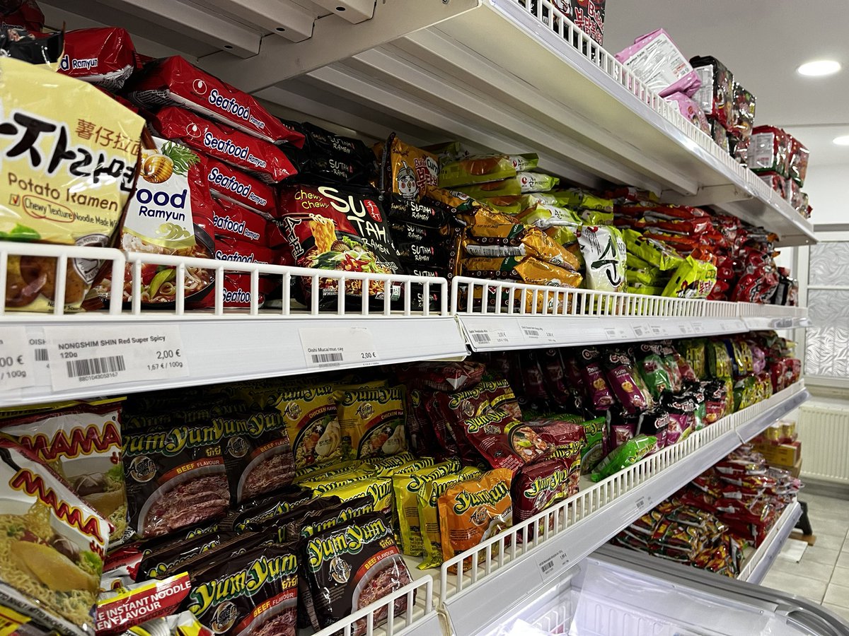Shaafes1's tweet photo. So many want fame and money your boys just wants the ramen section to look this amazing everywhere and for it to be affordable for everyone. #ramenislife #food #uegaming https://t.co/093JwP3Xh0