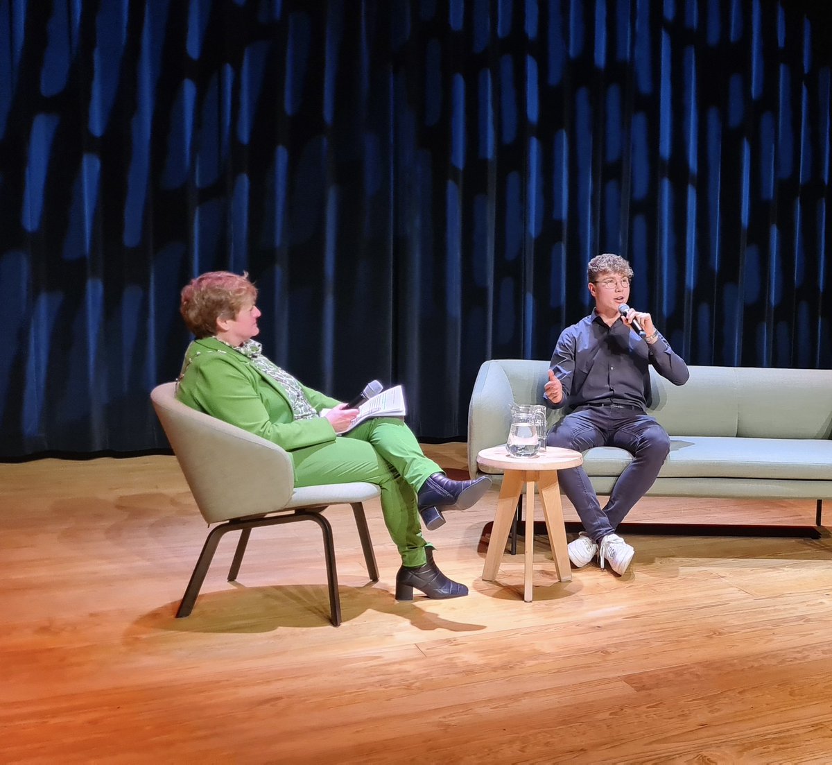 Gister tijdens de nieuwjaarsreceptie ging burgemeester Nelly Kalfs in gesprek met Max van der Weide van de Jongerenraad. Zij hopen de jongeren van Lingewaard in 2023 goed te vertegenwoordigen 💪🏼 #dejeugdheeftdetoekomst