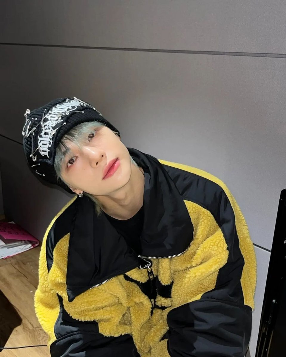 hyunjinpost's tweet photo. instagram update https://t.co/AQ3t8RcArL
