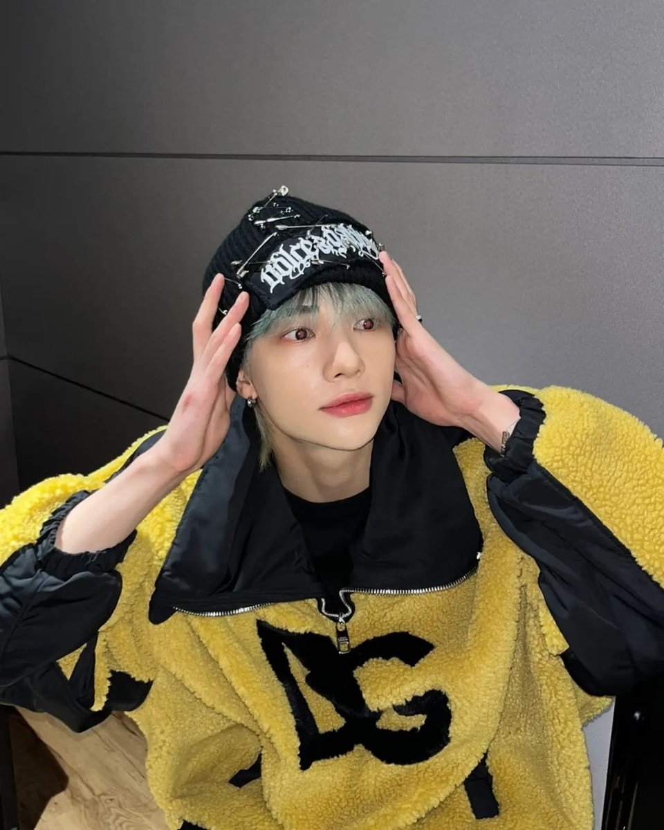 hyunjinpost's tweet photo. instagram update https://t.co/AQ3t8RcArL