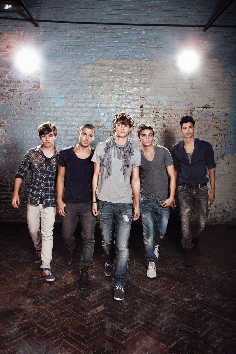 AlezaMoneaTW's tweet photo. #TWFanFriday https://t.co/ERjtxTjLff