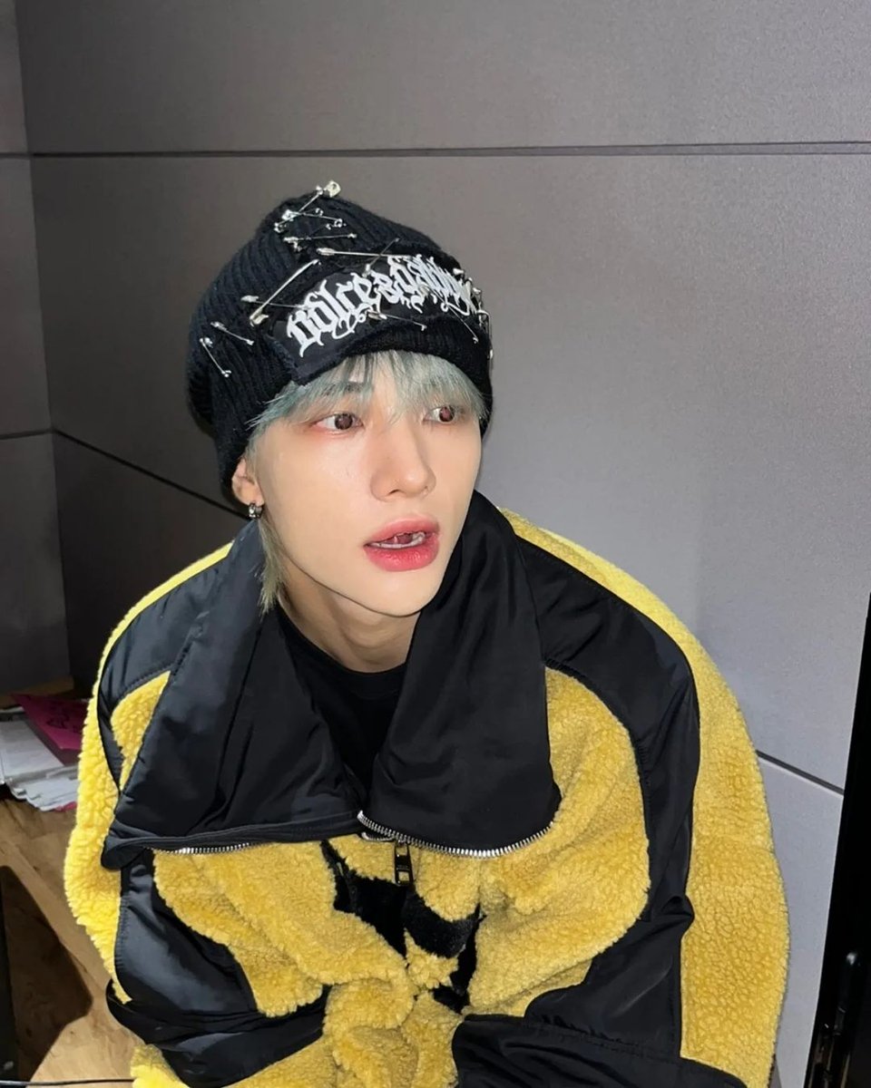 hyunjinpost's tweet photo. instagram update https://t.co/AQ3t8RcArL