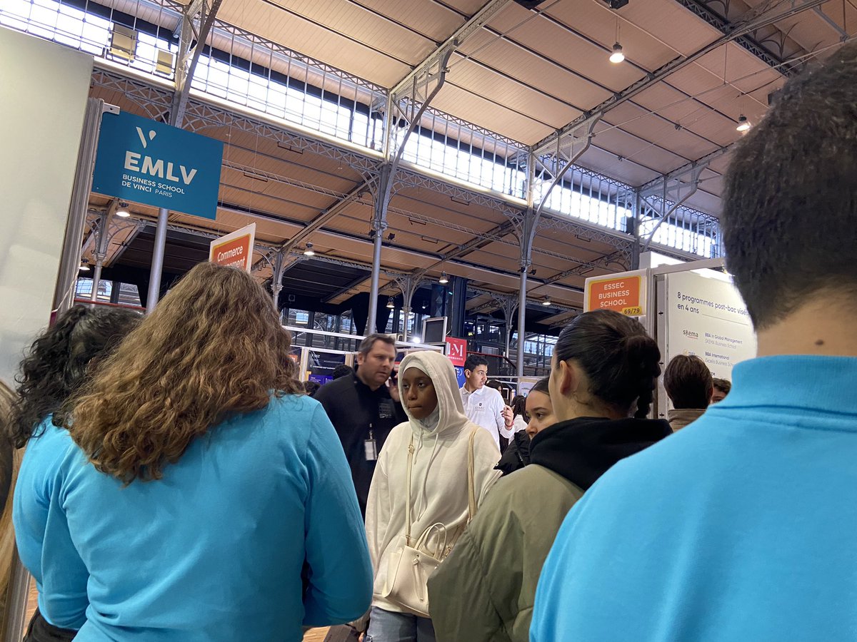 ZeiselG's tweet photo. @Salon_Postbac @poledevinci @EMLVparis présents au salon porte de la Villette @ConcoursSESAME stand 65 nos étudiants ont le plaisir de vous expliquer nos formation #grademaster #international #digital #marketing #finance # transversalité #softskills #RHOSLC https://t.co/hD7tjqD21L