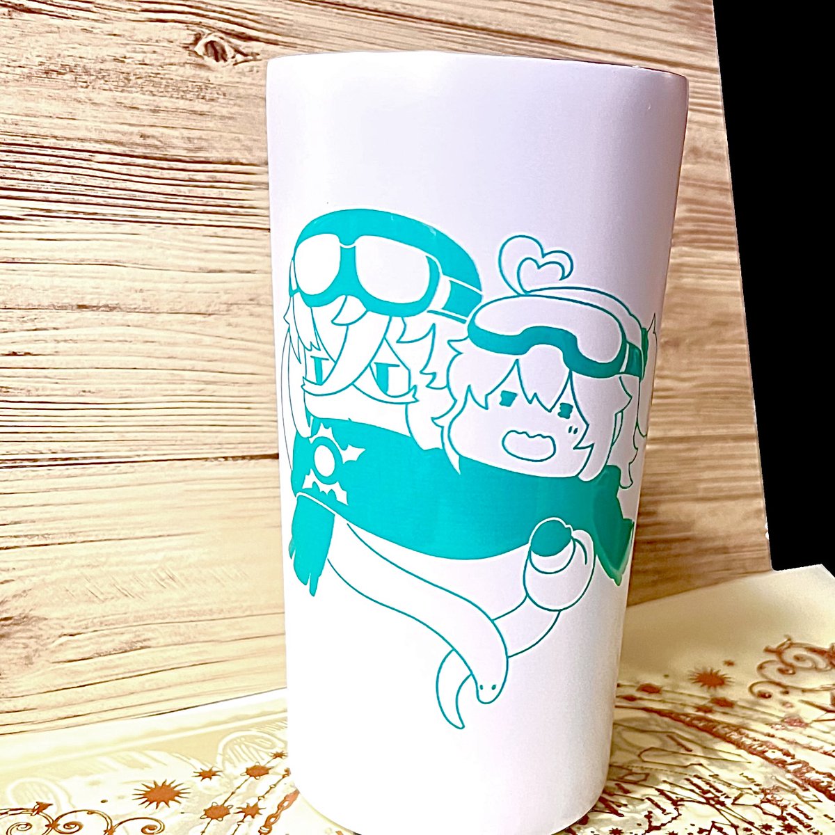 同人誌のお品書きで力尽きたので、間に合えばグッズのお品書き作るかもしれませんが多分当日値札バーンになります

アクリルスタンドとパスケースはそれぞれ1000円、試し刷りした1点もの未開封サーモマグは3000円となります 