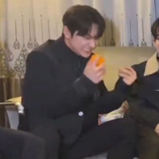 0420MEDIA's tweet photo. jay got mad bcs he cant juggle 😭 https://t.co/HLxlrhwhfN