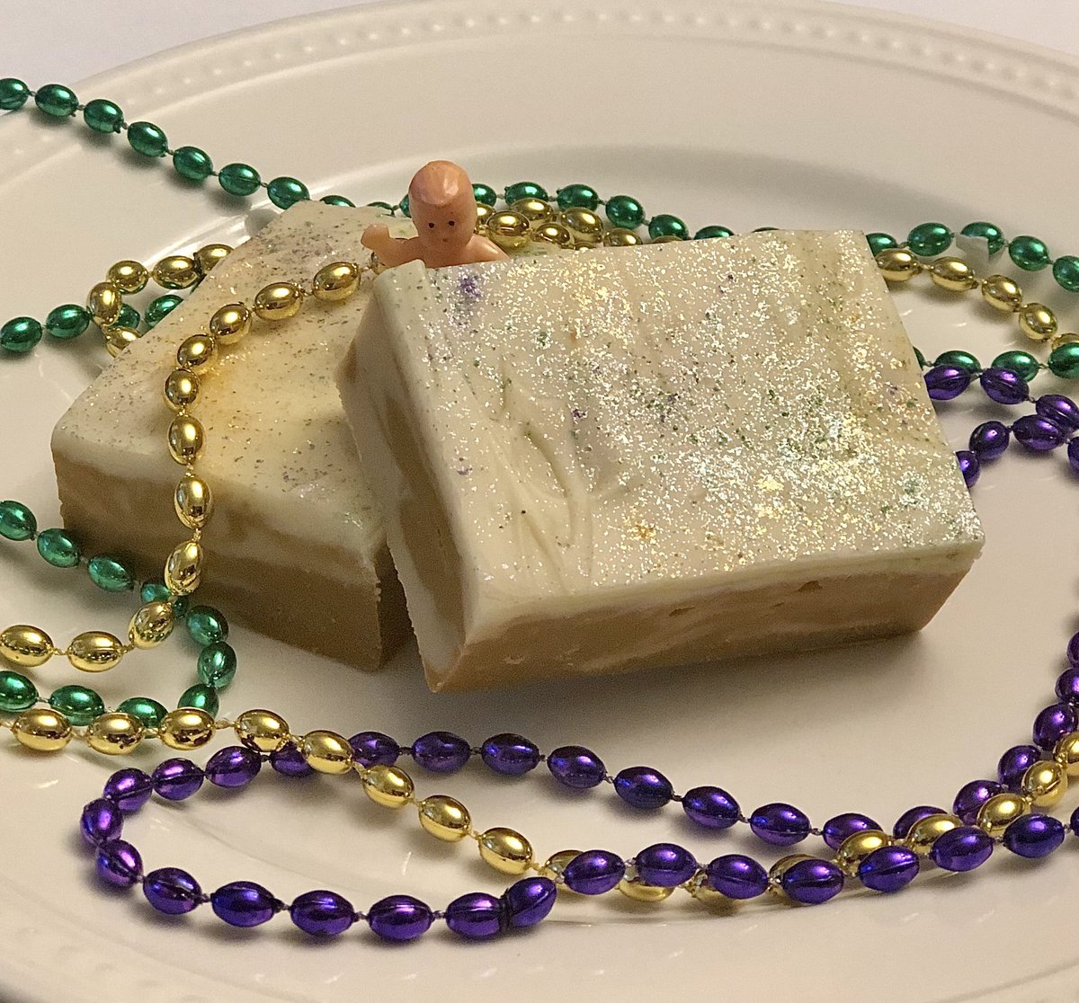 fudge_by_jenn's tweet photo. Today is #Epiphany, the day the 3 kings arrived in Bethlehem, delivering gifts to #BabyJesus ๐ #KingCake is traditionally eaten today (through #FatTuesday.)
#twelfthnight #wethreekings #mardigras #fudgebyjenn #fudge #fudgeisfun #cincinnati #cincyeats #cincysweets #plasticbaby https://t.co/aCAOWk13vW