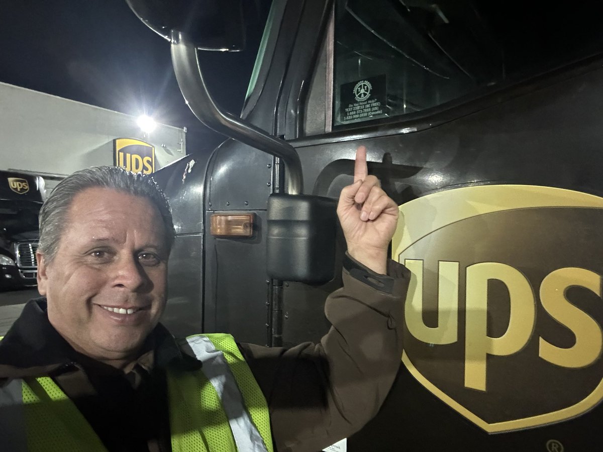 I will not stop until every UPS tractor in San Fernando has a @TatTruckers decal on the window. Not only to bring awareness to human trafficking, but also this decal let’s human trafficked kids know, this tractor is your safe haven❤️ #proudTAT <a href="/Buckeyelouie/">TrablS</a> <a href="/LouRivieccio/">Lou Rivieccio</a> <a href="/UPSers/">UPSers</a>