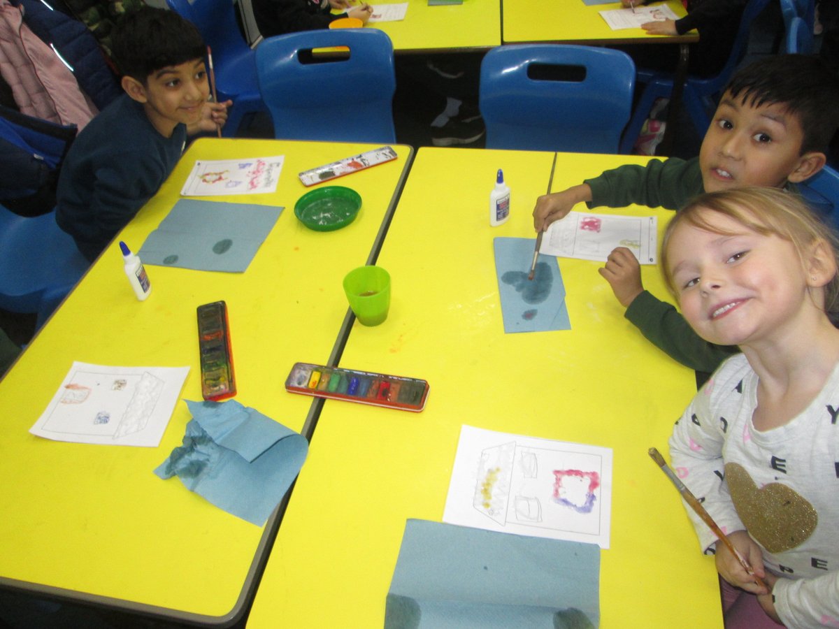 MrShahsClass's tweet photo. As part of #InspireDay we looked at the book: Maybe Something Beautiful. We liked the meaning on how Art can transform something. @YPSArtandDesign We did some doodling first before we made our houses using: salt, glue and then adding water colours to represent our community. https://t.co/L8zObsoOUS