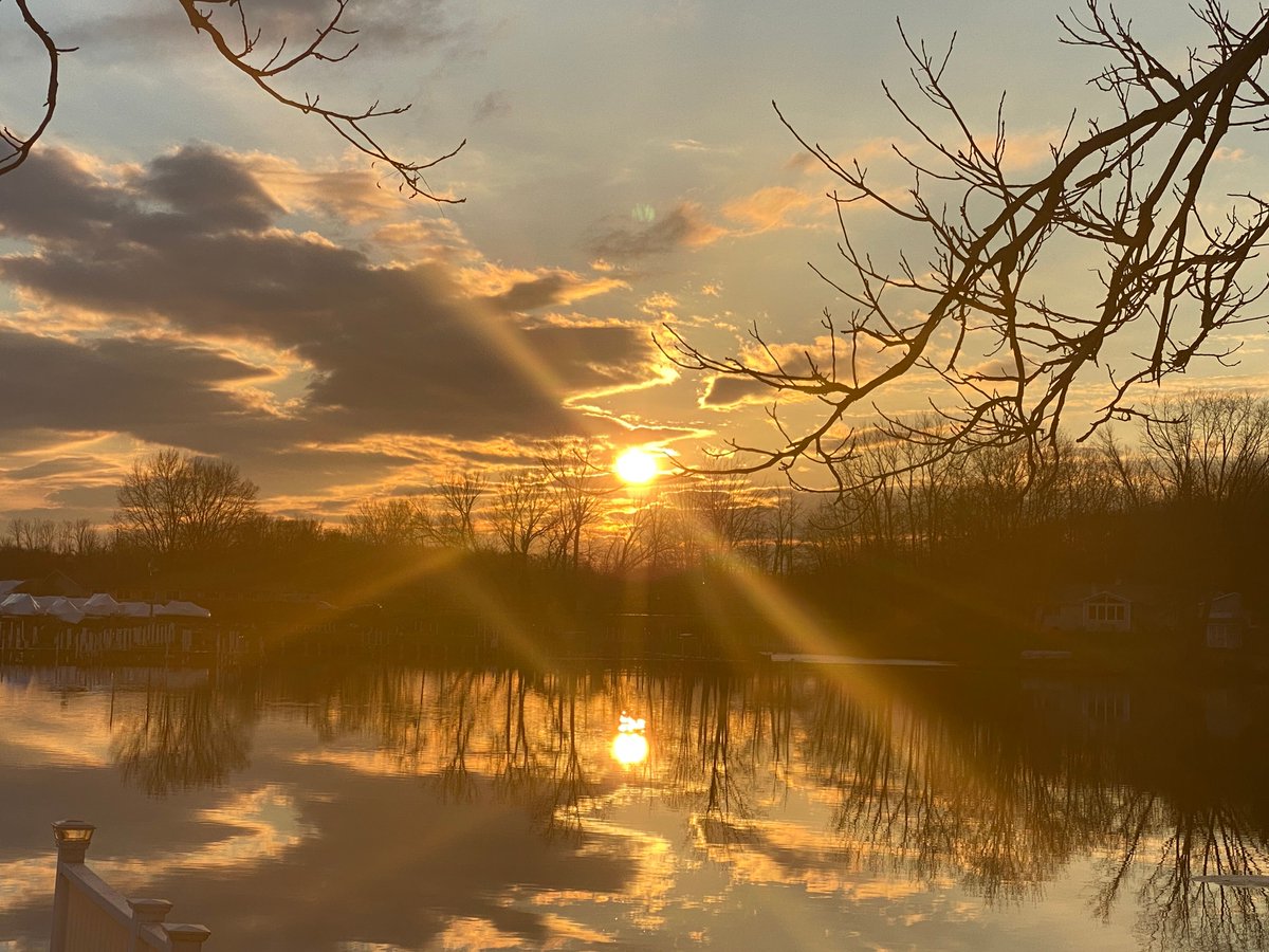 CNYCentral's tweet photo. Golden evening in Pennellville (π·: Lisa Whitmore). Keep the photos coming! Share your photos with us here: https://t.co/lQ1qtwyvdp
#CaptureCNY #Pennellville #Pennellvilleny #oneidariver #sunset #sunsets #winter #cny #centralny #centralnewyork #upstateny #upstatenewyork #iloveny https://t.co/eqcXSTv0vk