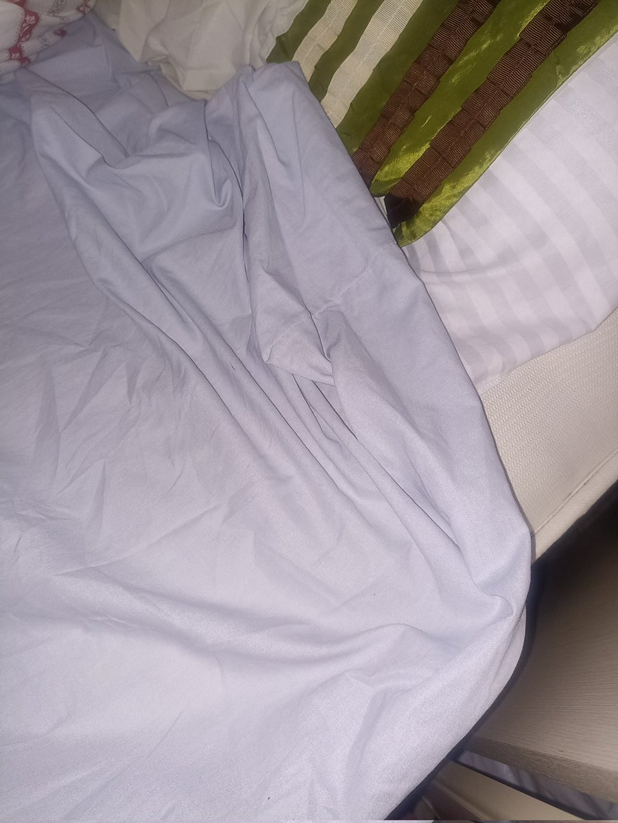 Sabrina_0105's tweet image. The bedsheets always pop off &amp;amp; I&apos;m so depressed atm I can&apos;t even pull it back on.
#needmotivation #sodepressed