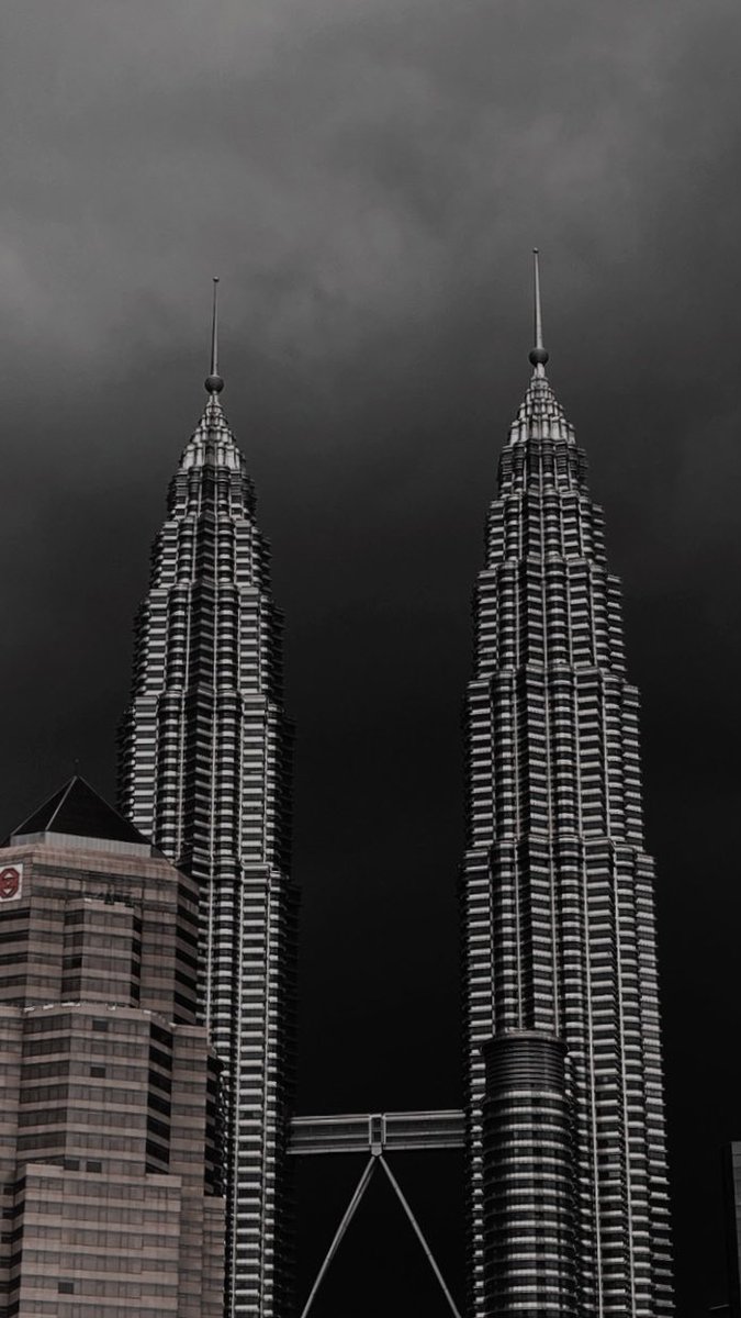 scrawnyaby's tweet photo. gloomy KLCC. https://t.co/75iLSADMCy