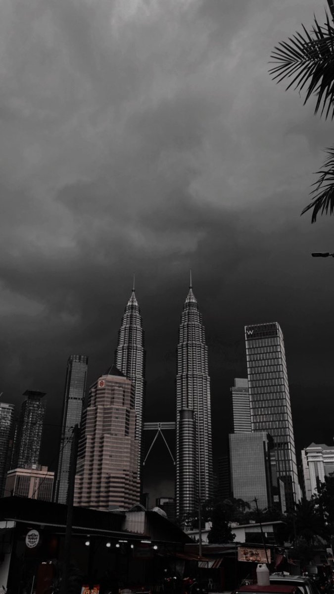 scrawnyaby's tweet photo. gloomy KLCC. https://t.co/75iLSADMCy