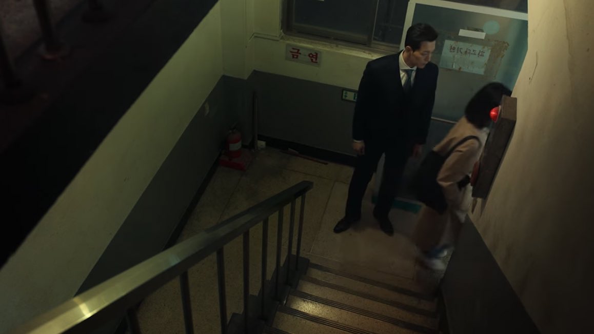 ldh_simp's tweet photo. the glory writer said it herself that when she first saw this scene of dongeun and doyoung, she screamed and loved it… 😳

#더글로리 #theglory https://t.co/SFgxdvG1dU