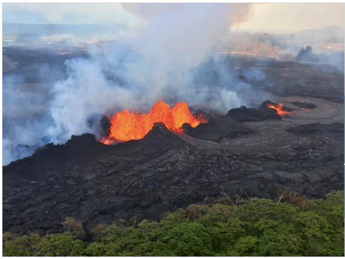 NatRevEarthEnv's tweet photo. New Research Highlight!

An article by @townsendmr &amp; Mong-Han Huang found that Kīlauea’s destructive volcanic flank eruption in 2018 was likely fed by multiple magma chambers

https://t.co/oaOssFItvS https://t.co/5LZAul4fPS