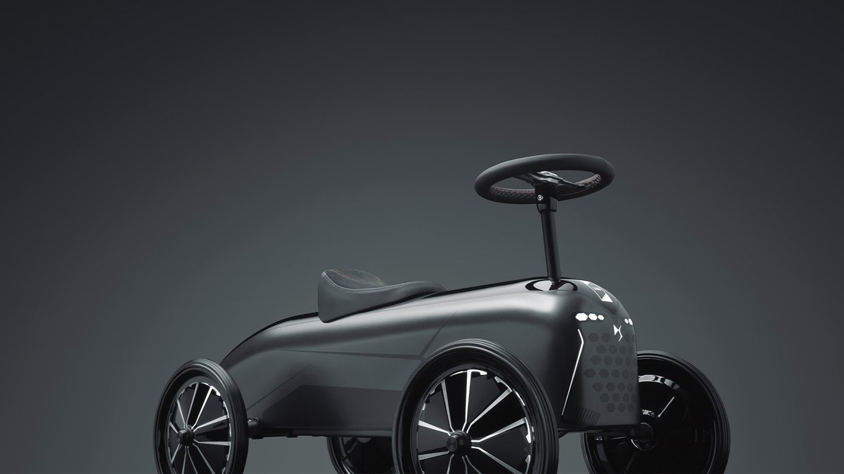 dsitalia's tweet photo. La DS 4 E-TENSE 225 PERFORMANCE LINE + di @JeanEricVergne è il connubio perfetto tra stile e prestazioni. Ispirandoci al suo design, abbiamo creato il girello per eccellenza, regalo perfetto per Baby JEV.
#jeanericvergne #DS4PERFORMANCELINE #DS4 #DSautomobiles @DS_Performance https://t.co/rQhWayukjW