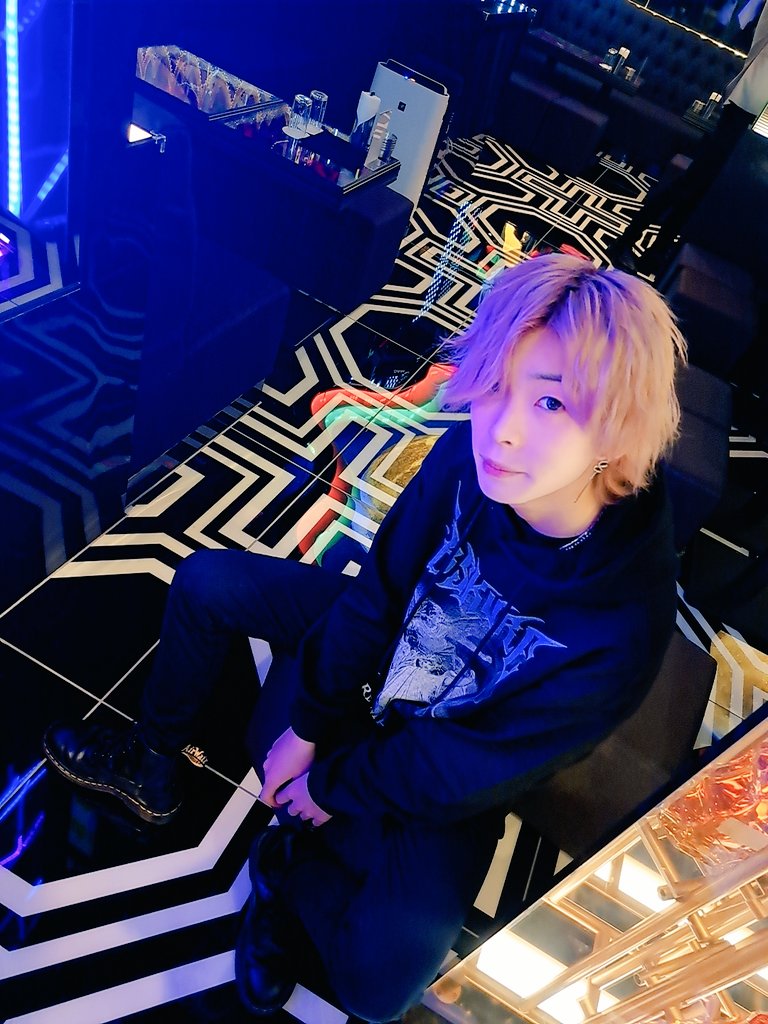 Lovebotn's tweet photo. 久しぶりに投稿
新しいパーカーどぉ？
#初回指名  #ホスト #パーカー #ARULE #服好きと繋がりたい #ラフでいいじゃない #お酒は飲めません #ユグドラシル https://t.co/ar6zHJ7DYo