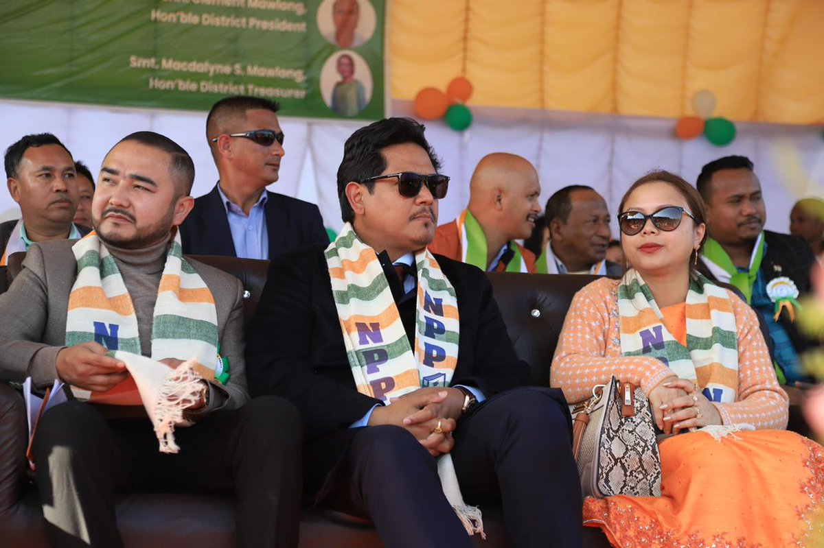 MLwithConrad's tweet photo. Glimpses from the joining of Hon'ble MLA Bah Jason Sawkmie Mawlong and Former MDC Bah Donkupar Sumer join the party today at Umsning, Ri Bhoi District.✨
.
.
.
#NPP #MeghalayaWithConrad #PeoplesCM #ConradSangma #leadership #umsning #RiBhoi #MLA #besttomorrow https://t.co/a8JRTcVWGo