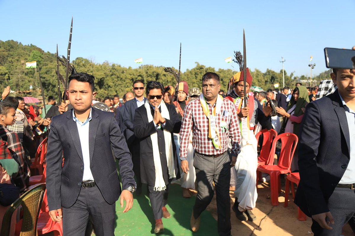 MLwithConrad's tweet photo. Glimpses from the joining of Hon'ble MLA Bah Jason Sawkmie Mawlong and Former MDC Bah Donkupar Sumer join the party today at Umsning, Ri Bhoi District.✨
.
.
.
#NPP #MeghalayaWithConrad #PeoplesCM #ConradSangma #leadership #umsning #RiBhoi #MLA #besttomorrow https://t.co/a8JRTcVWGo