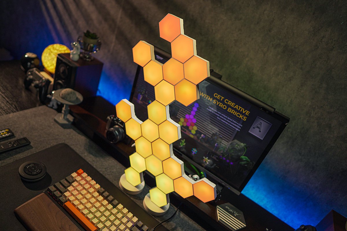 LinkedSparx's tweet photo. 🎵You're gonna hear me roar

#syrobricks #dinosaur #displayonstand #desktopsetup #hexagontiles #2023 https://t.co/zW0uoGLQyl